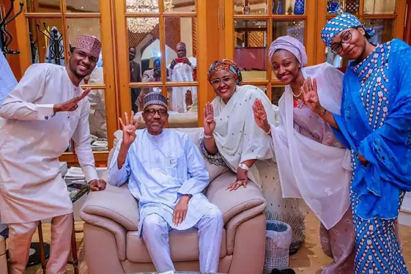 President Buhari, Aisha And Their Children Do The 4+4 Sign After His Victory